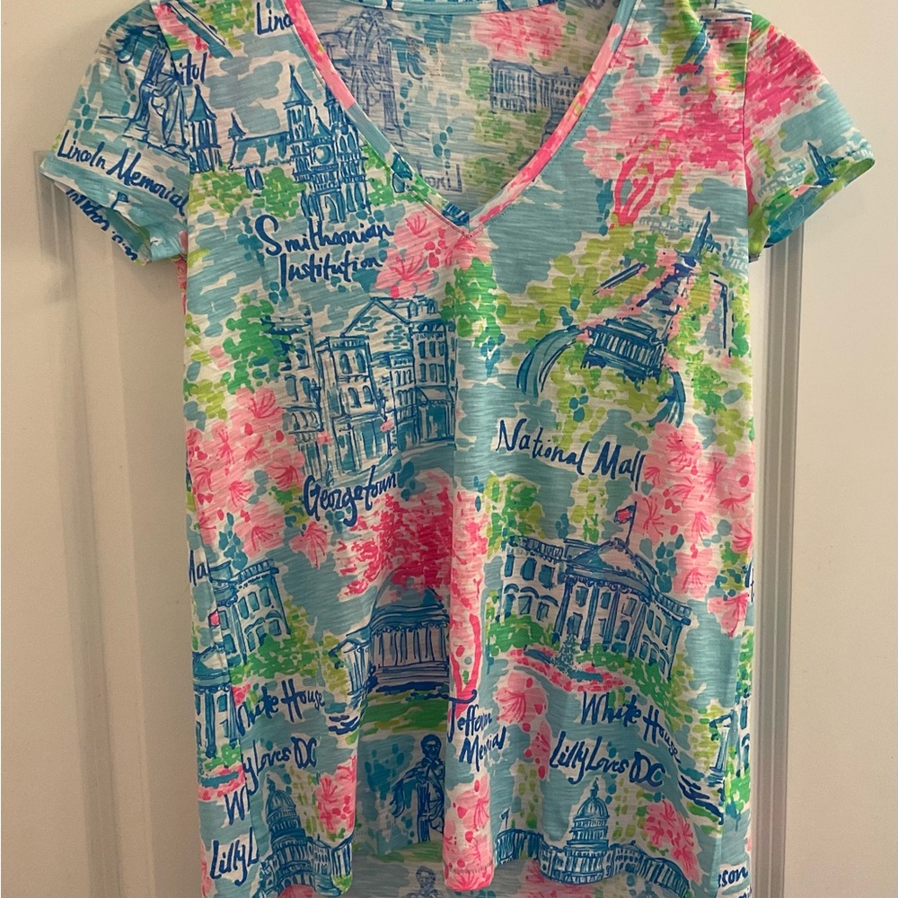 Lilly Pulitzer Etta V-Neck Tee - Lilly Loves D.C. - NWT - Size XXS - Picture 3 of 10